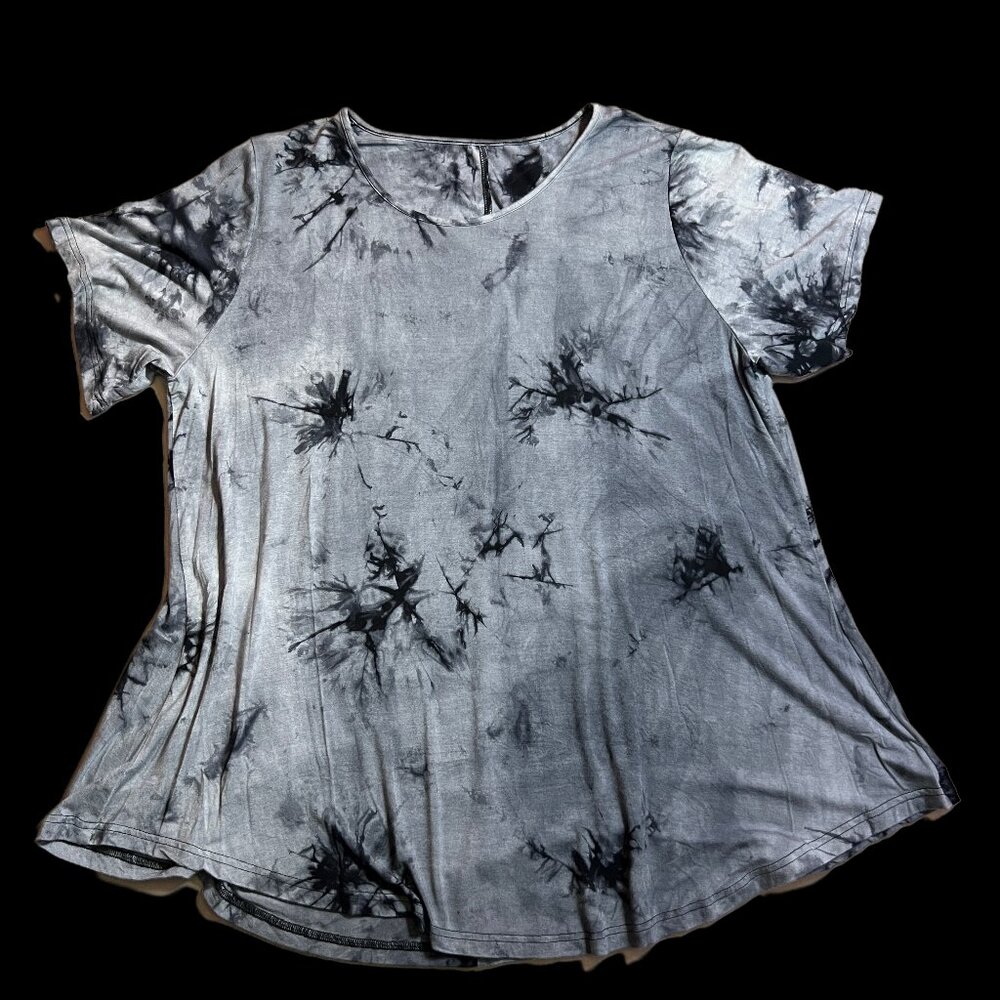 Gray and Black Tie Dyed Short Sleeve Crew by Latuza
